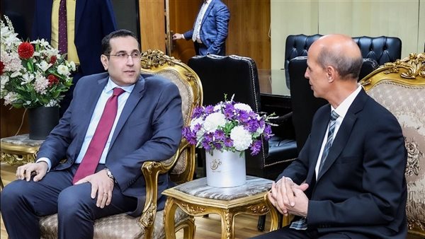 رئيس الجامعة المصرية للتعلم الإلكتروني الأهلية يبحث سبل تعزيز التعاون الأكاديمي مع جامعة بني سويف