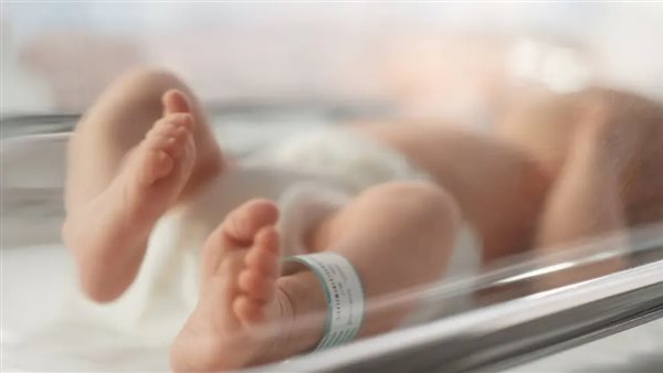 سيدة منقبة.. تفاصيل مثيرة في اختطاف رضيع بعد دقائق من ولادته بقنا 