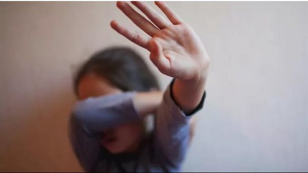 أنهى حياتها بخشبة.. تفاصيل مأساوية في مصرع فتاة على يد والدها بسوهاج 