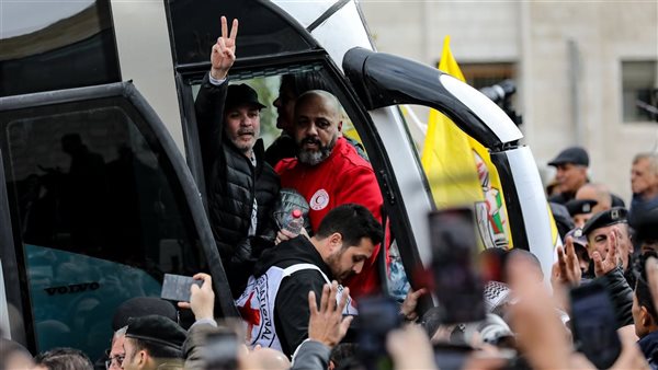 تصاعد احتجاجات عائلات الأسرى والشهداء في رام الله والموازنة العامة تثير انقسامًا في الشارع الفلسطيني