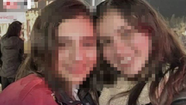  لا أتهم ابنتيّ.. شهادة مؤثرة تقلب مشهد جلسة استئناف فتاتي أسيوط في قضية تزوير راتب والدهما 
