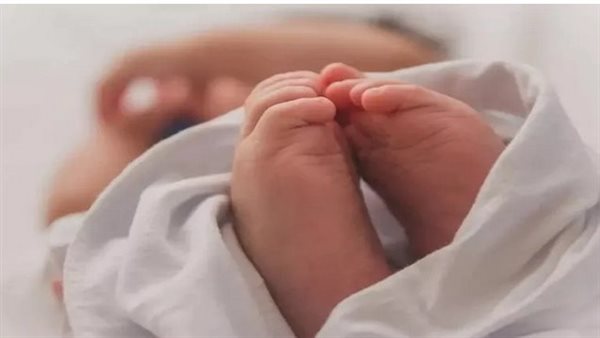 قتلته بالكهرباء انتقاما من زوجها.. كيف كشفت قدما رضيع سوهاج جريمة والدته؟