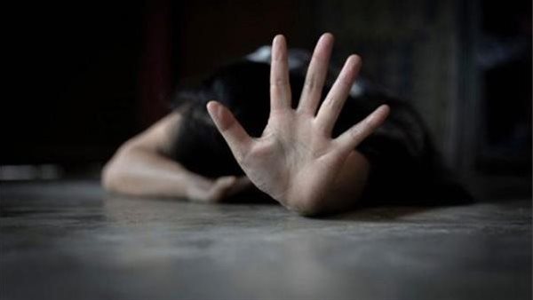  ليلة مرعبة في مقابر الخليفة.. 3 ذئاب بشرية يهتكون عرض سيدة أمام صديقها 