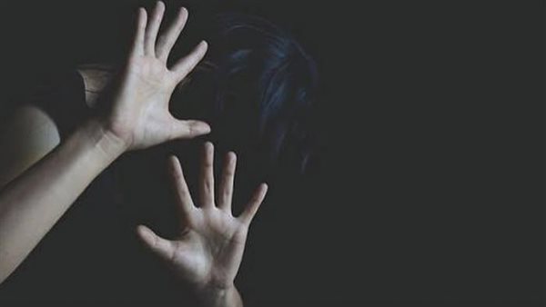  3 سنين جحيم.. أقوال مثيرة للرسامة في اتهام مطربة شهيرة بهتك عرضها 
