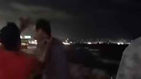 الكل بيوجّب.. علقة ساخنة لشاب متهم بالتحرش داخل ميكروباص 