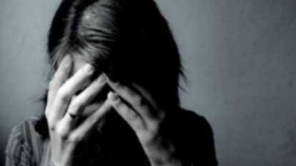 بدَّل ذهبها بنحاس واتهمها بالسرقة.. فيفي تطلب الخلع أمام محكمة الأسرة 