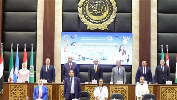 الأكاديمية العربية تجمع قادة الصناعة وصناع القرار لاختيار أفضل مشروع تخرج بكلية النقل الدولي