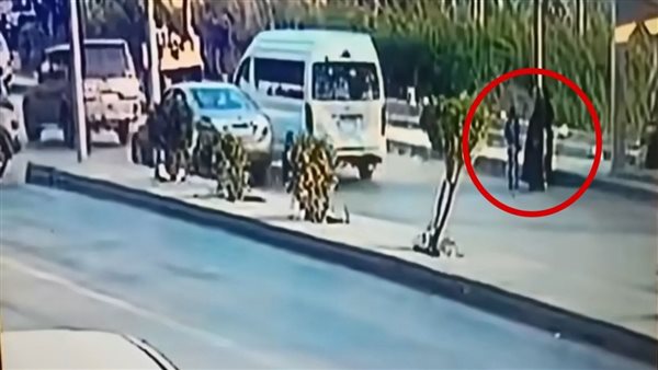 لقطات صادمة.. تفاصيل مأساوية في دهس أسرة على كورنيش المعصرة ووفاة الجد وحفيدته | فيديو