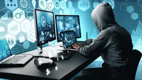  ابتزه بفيديوهات خاصة.. قرار جديد بشأن سائق وكيل لاعبين شهير 