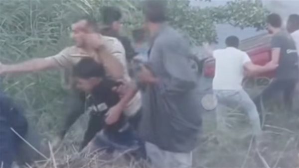 ربنا نجاهم.. شهامة الأهالي تنقذ أسرة من الموت بالمريوطية 