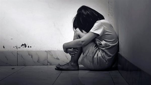 عاشرها معاشرة الأزواج في غياب والدها.. تفاصيل ضبط المتهم بالتعدي على ابنة عمه بالجيزة 