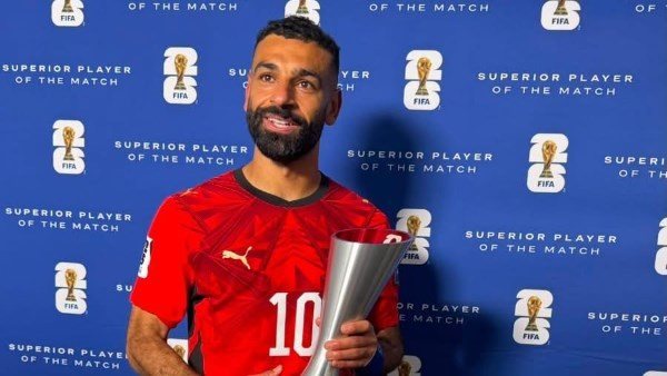  محمد صلاح يرد على سؤال مثير: من هو أفضل لاعب في تاريخ الكرة المصرية؟ 