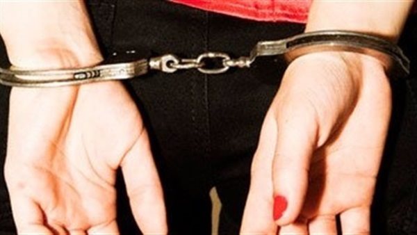 تفاصيل ضبط المتهمة في مشاجرة سيدات نجع عزوز داخل منزل مهجور بقنا 