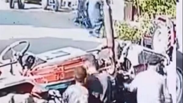 بسبب رن الجرس.. لقطات صادمة لاعتداء وحشي على طفل بطوخ | فيديو
