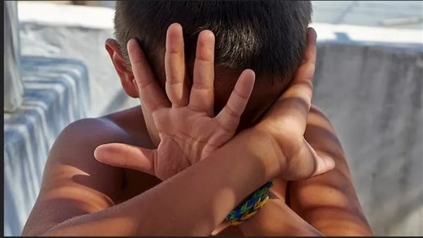 والد الطفل ضحية والدته وعشيقها بحلوان: اتخذت مسكن الحضانة مكانًا لممارسة العلاقة وتعذيبه