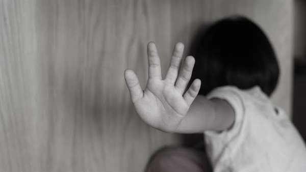 بعد إعادة المحاكمة.. تفاصيل الحكم ببراءة معلم من التعدي على طفلة