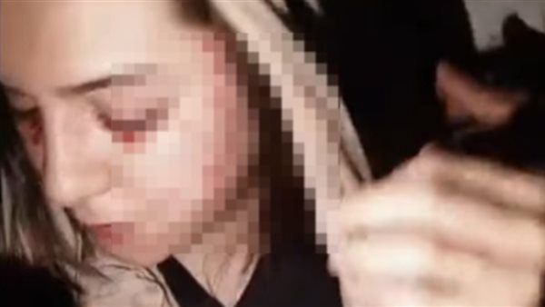 علقة موت بسبب اسكوتر وسيلفي.. لقطات صادمة لمشاجرة فتيات في الشارع | فيديو