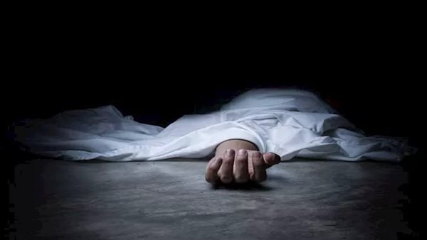طلب مساعدتها لدخول الحمام.. فتاة تنهي حياة والدها المسن في المرج