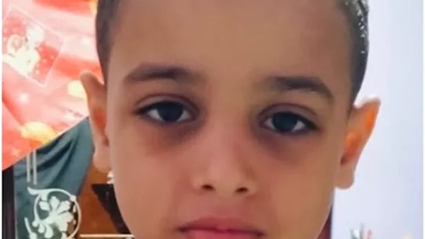 دخل على رجله خرج في نعش.. تفاصيل مأساوية في وفاة طفل بعد جراحة لحمية بالمنوفية