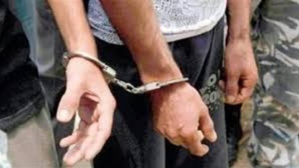 هتكوا عرضهما.. تفاصيل ضبط 5 متهمين اعتدوا على طالبتين بالبدرشين 