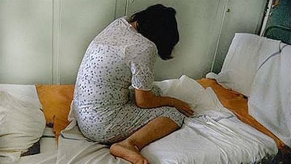 سهرات خاصة وعلاقة مشبوهة.. تفاصيل القبض على سيدة وفني كهرباء بتهمة الاعتداء على صغيرة في مدينة نصر