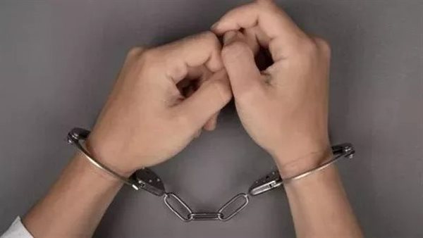 انتحلت شخصيتها.. تفاصيل الحكم على المتهم بالاستيلاء على بطاقة زوجته ومنحها لأخرى لتزوير طلاقها 