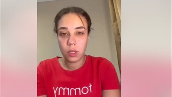 سامحوني.. أول ظهور لمضيفة الطيران بعد إهانتها لأهالي الصعيد | فيديو