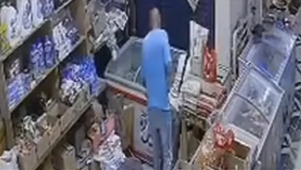 فيديو التحرش بطفلة داخل سوبر ماركت في 6 أكتوبر يثير الغضب | شاهد 
