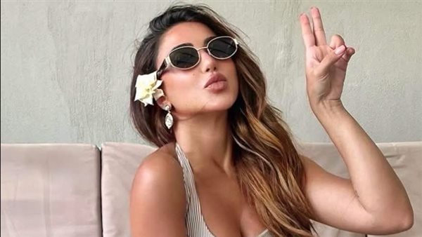 فستان صيفي جريء.. سارة سلامة تثير ضجة بهذه الإطلالة | شاهد 