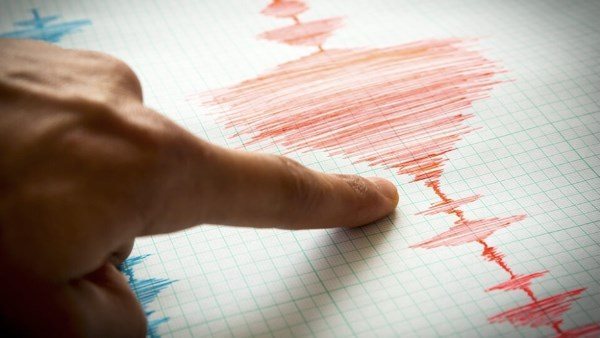 البحوث الفلكية يوضح التفاصيل.. هل تحدث هزة أرضية أكبر من زلزال اليوم؟