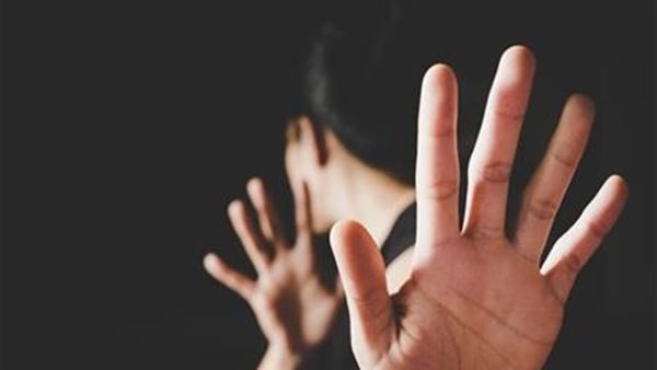 دخل وراها الحمام ولامس أجزاء حساسة.. تفاصيل ضبط المتهم بالتحرش بمدربة سباحة بالمقطم
