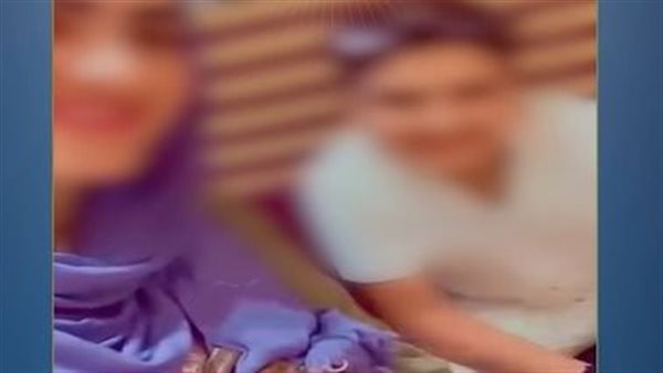  سب أبوه.. مفاجأة مثيرة عن فيديو سيدة وابنها داخل المطار | شاهد