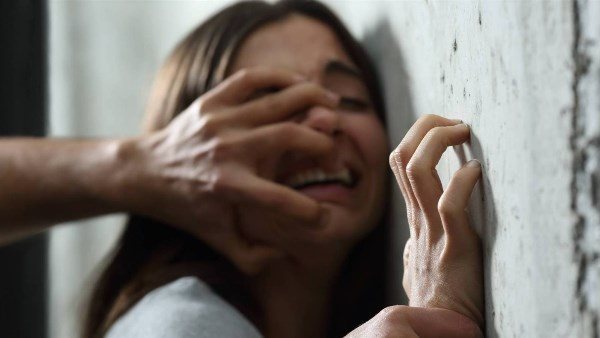 وسط الشارع.. تفاصيل صادمة في هتك عرض فتاة على يد 5 ذئاب بالمحلة 