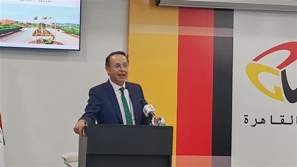 رئيس مجلس أمناء GUC وGIU يستقبل أوائل الثانوية العامة الحاصلين على منح دراسية كاملة (صور)