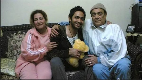 أغمى عليه.. تفاصيل اللحظات الأخيرة في حياة والد تامر حسني 