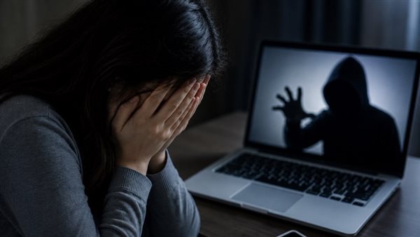  طلب أمورا غير لائقة.. تفاصيل حبس المتهم بابتزاز سيدة سورية على فيسبوك