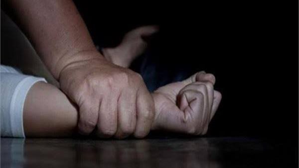 هتك عرضها.. تفاصيل صادمة في حبس المتهم بالاعتداء على ابنته القاصر بالفيوم