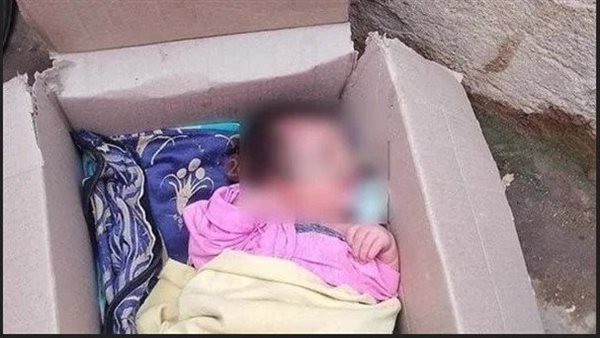 تفاصيل كشف غموض العثور على طفلة رضيعة ملقاة بالشارع في الصف