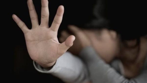 طلب صورًا خاصة وتدخل في حياتي الشخصية.. سيدة تستغيث من مدرس في كفر صقر بالشرقية