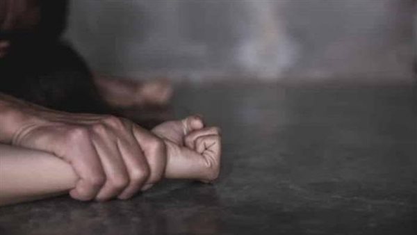 ابنتا زوجته وصديقتهما.. تفاصيل الحكم على المتهم بهتك عرض 3 فتيات بالإسكندرية