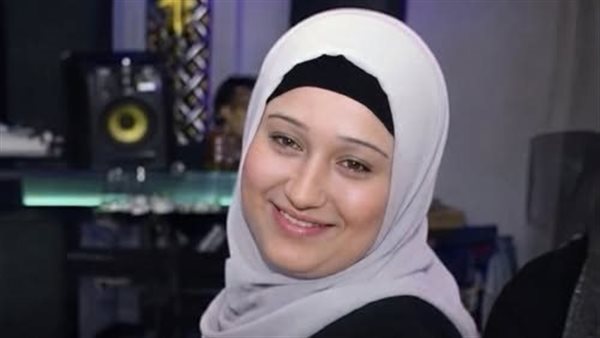 دافعت عن شقيقها فقتلها عامل الشماسي.. ماذا حدث في الهانوفيل بالإسكندرية؟