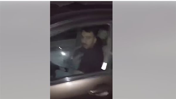 راكنين في حتة ضلمة.. فيديو فعل فاضح في الطريق بالقاهرة يثير الجدل | شاهد
