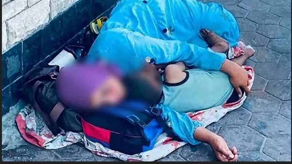 تنام مع ابنها في الشارع.. القصة الكاملة لسيدة كورنيش الإسكندرية