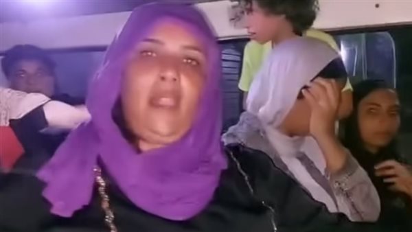 عضتني وشوهت وشي.. تفاصيل تعدي سيدة على فتاة بميكروباص بالدقهلية | فيديو