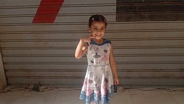 4 مقاطع فيديو حسمت القضية.. مرافعة مؤثرة للنيابة في واقعة وفاة الطفلة تيا