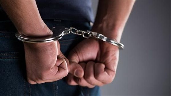 دعاه للإقامة معه فقتل والدته وهتك عرض شقيقته.. اعترافات صادمة للمتهم بانهاء حياة والدة صديقه بالمرج
