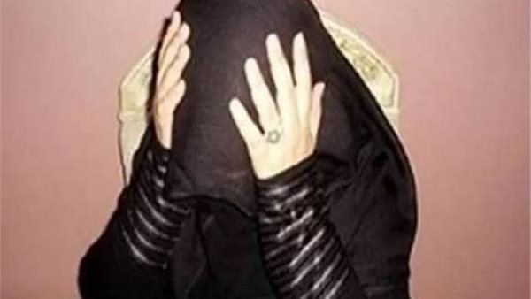 استدرجوني لشقة وضربوني.. شاب يحرر محضرًا ضد عشيقته وزوجها في عين شمس