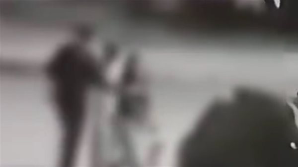 بيضرب اللي تعترض..تفاصيل القبض على شاب تحرش بفتيات داخل كمبوند شهير بالقاهرة | فيديو