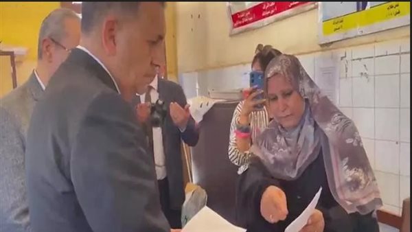تقاضت مبالغ من المقاول.. محافظ القليوبية يكشف حقيقة إنفاق مديرة مدرسة من جيبها على الصيانة