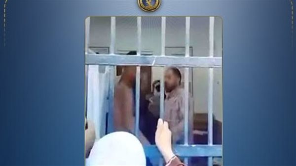 فيديو تجريد الملابس يثير الجدل في الشرقية.. تفاصيل ضبط المدرس والطالب والنيابة تبدأ التحقيقات